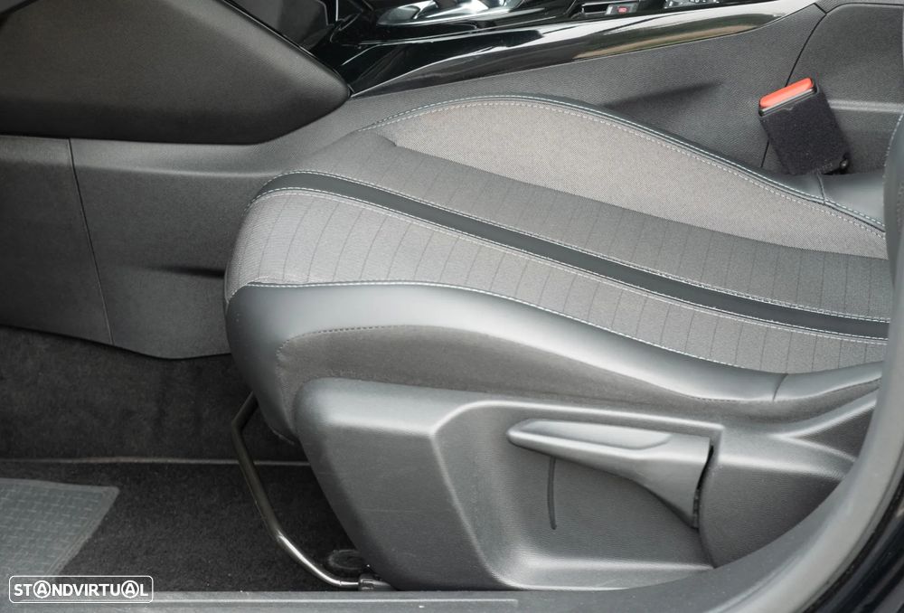 Peugeot 2008 1.5 BlueHDi Allure EAT8 - 11