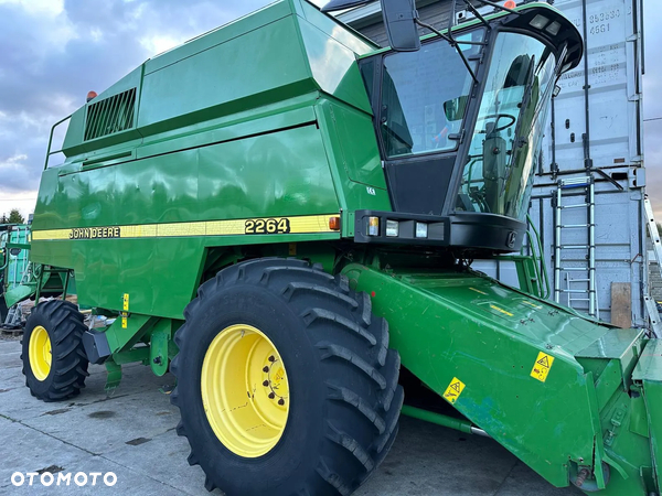John Deere 2264