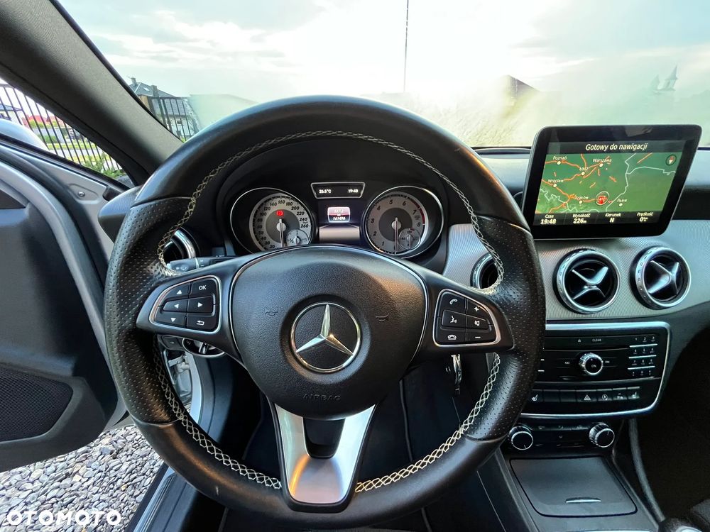 Mercedes-Benz GLA 180 - 33