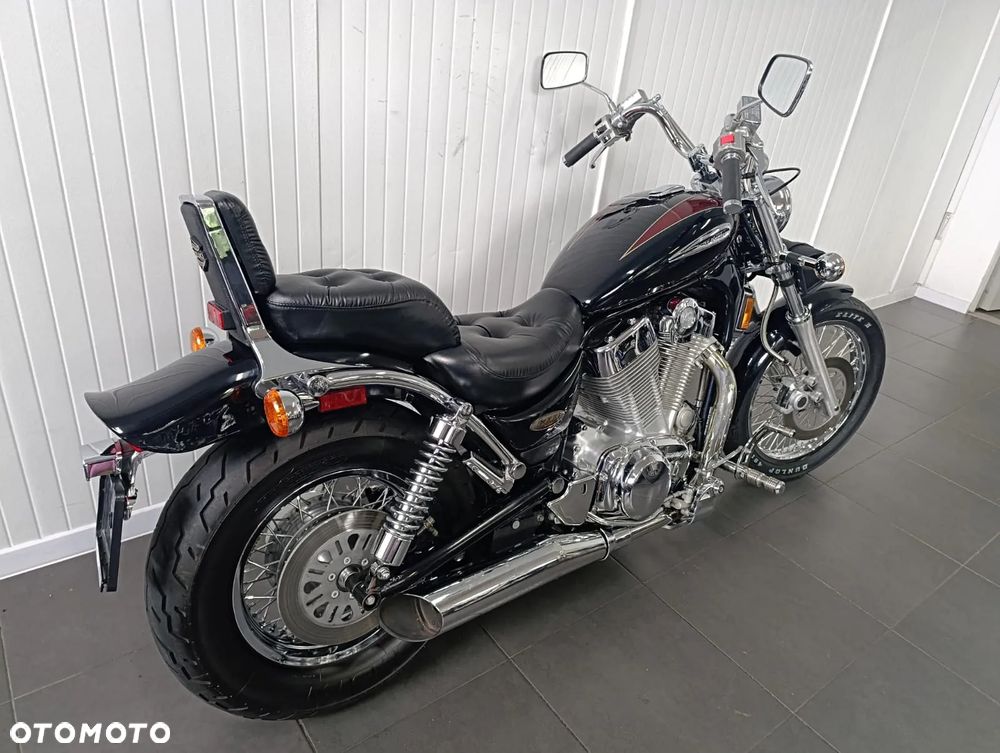 Suzuki Intruder - 3