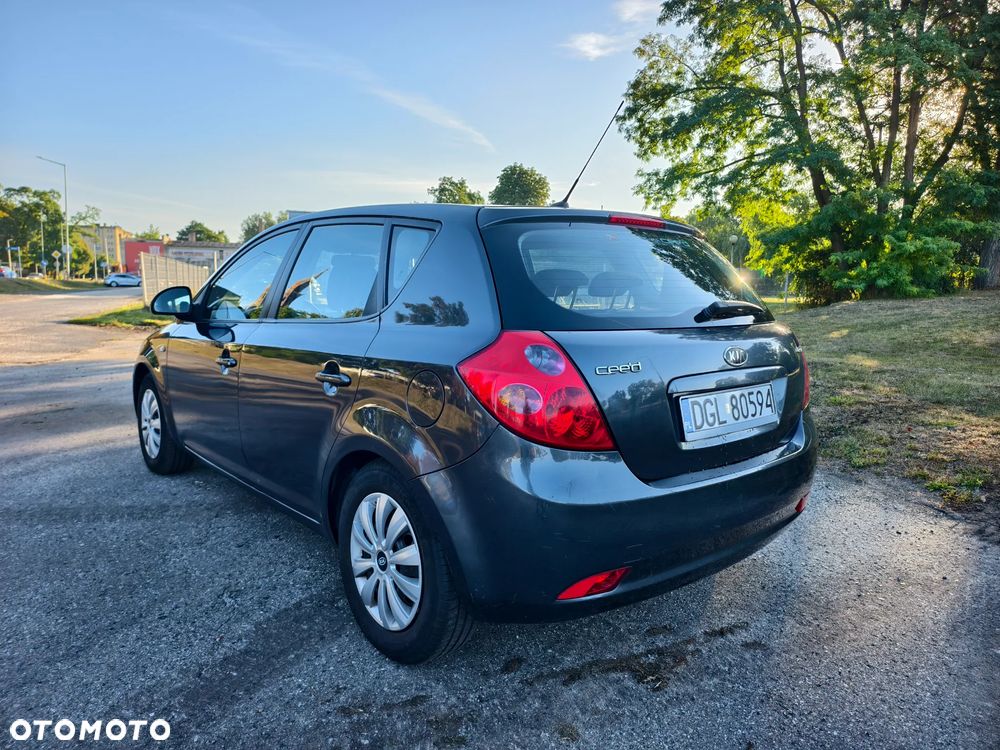 Kia Ceed - 14