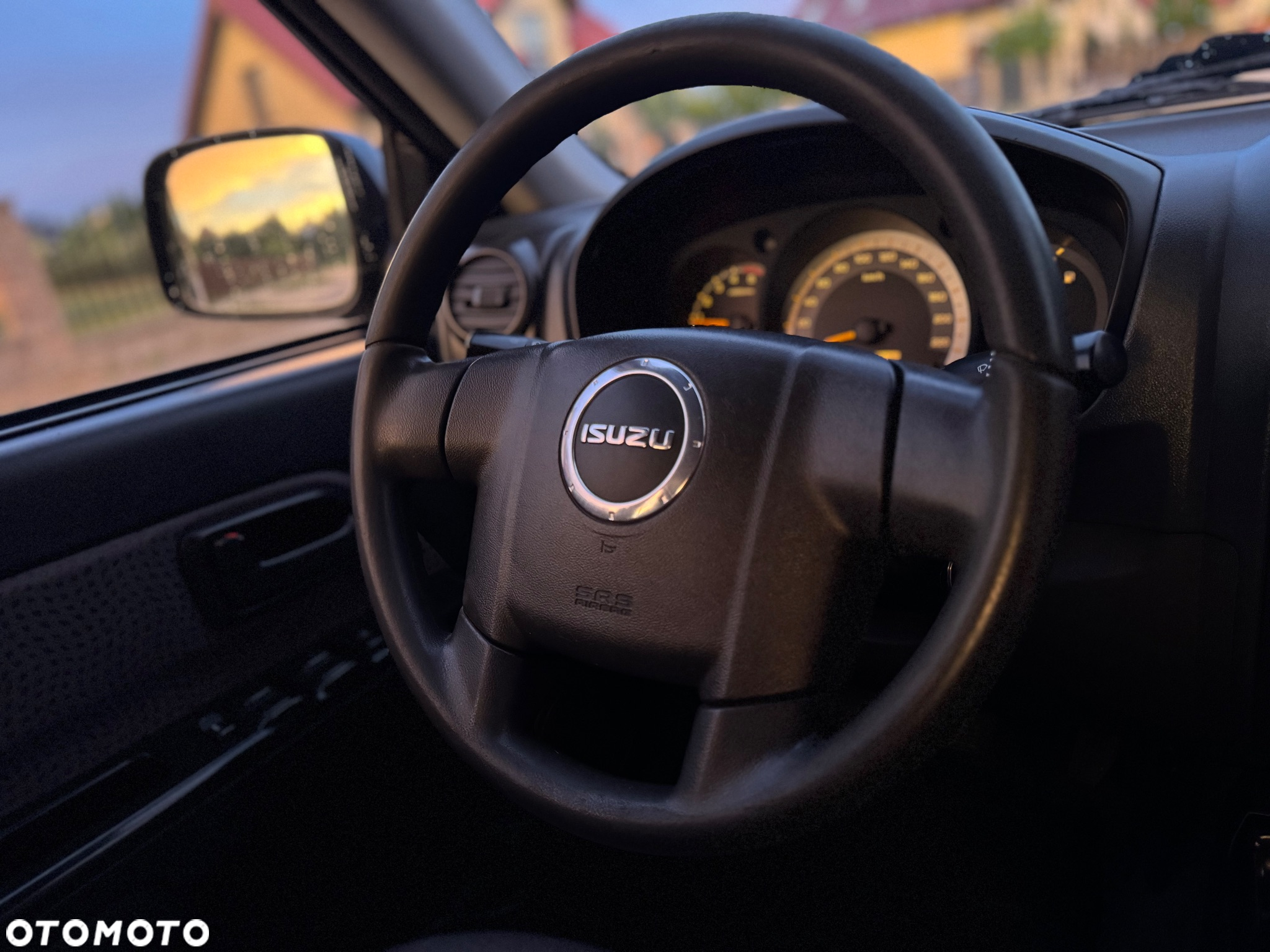 Isuzu D-Max 2.5d DC Basic - 34