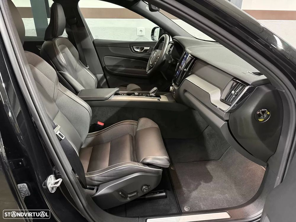 Volvo XC 60 2.0 T6 PHEV Black Edition - 27