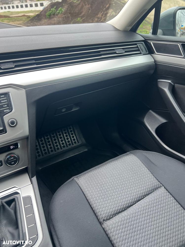 Volkswagen Passat Variant 2.0 TDI DSG (BlueMotion Technology) Comfortline - 16