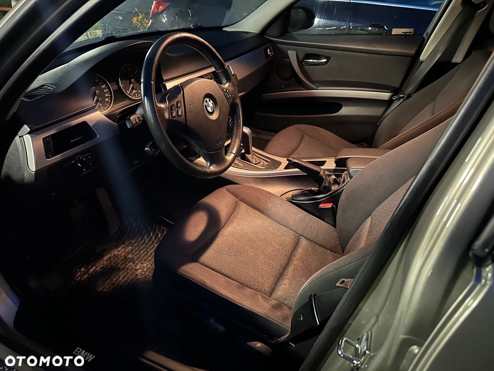 BMW Seria 3 318i - 9