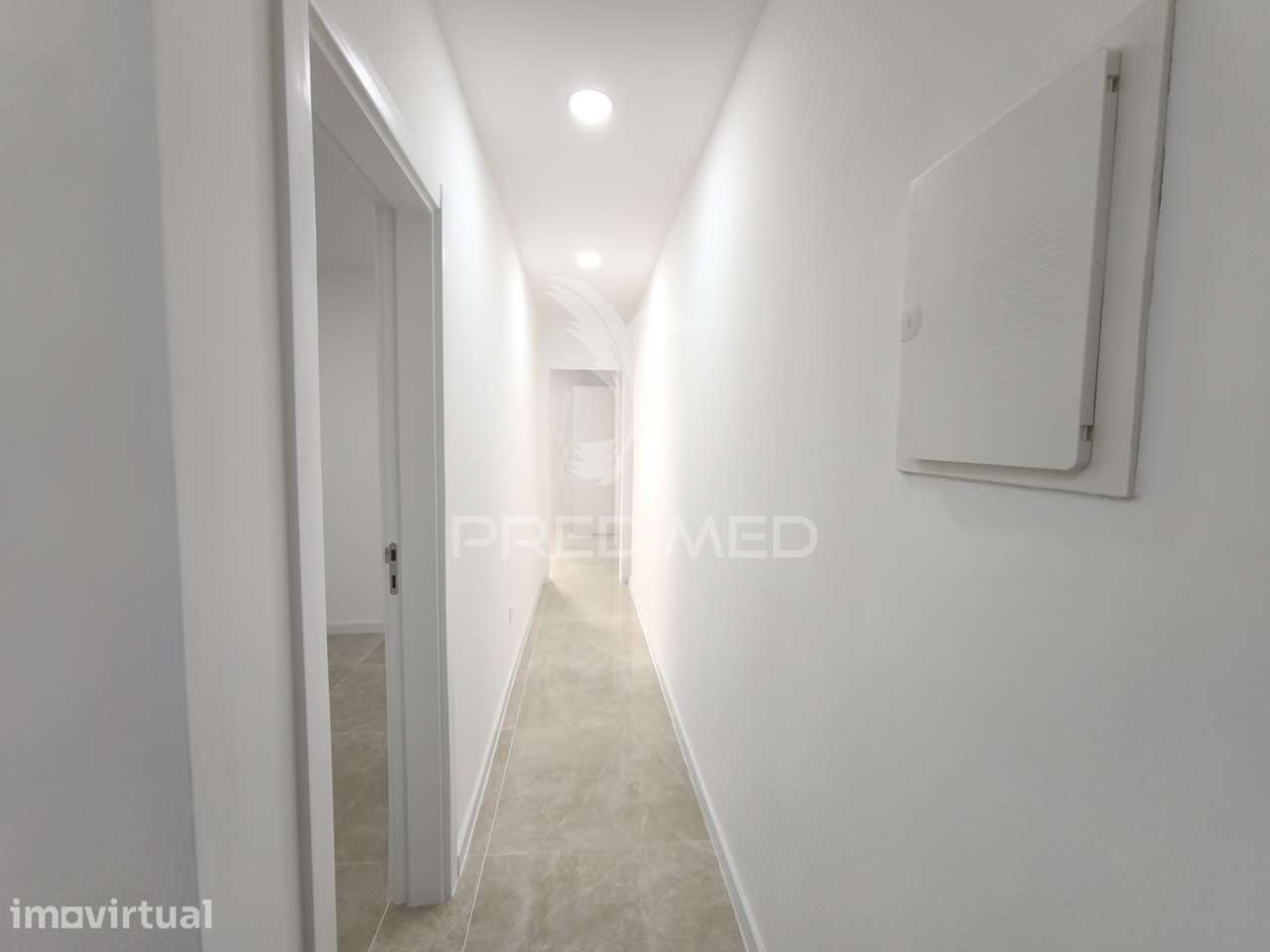 Apartamento T1 com Terraço de 50m2-Remodelado - Grande imagem: 3/9
