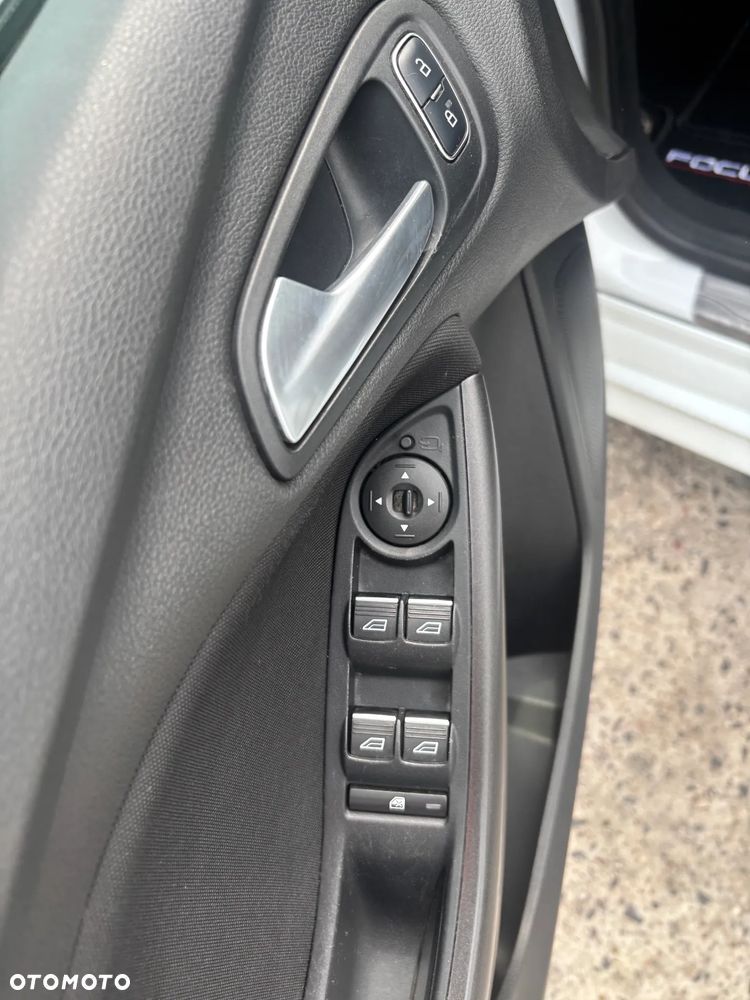 Ford Focus 1.0 EcoBoost Start-Stopp-System ST-LINE STYLE - 12