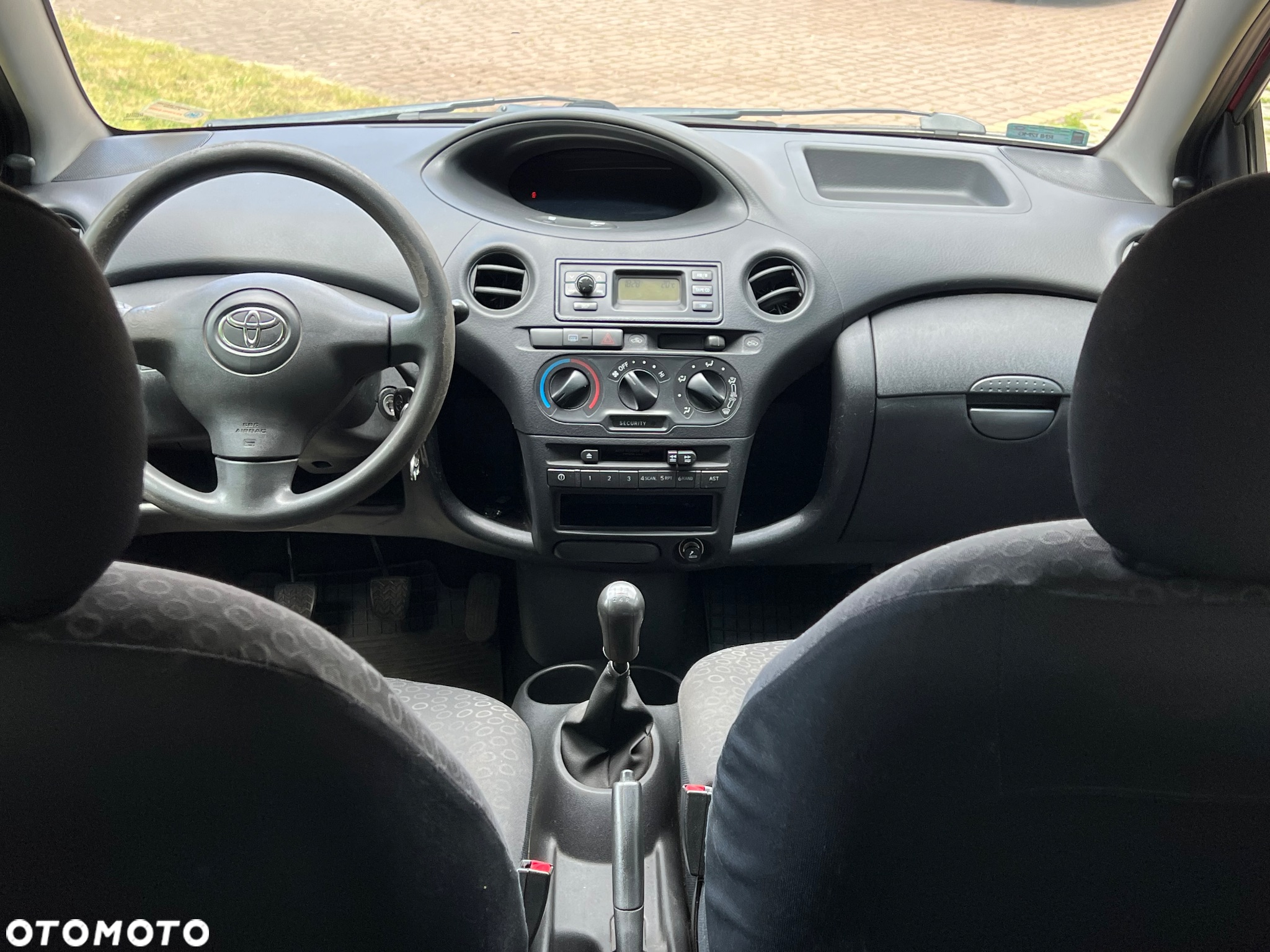 Toyota Yaris 1.0 Base - 6