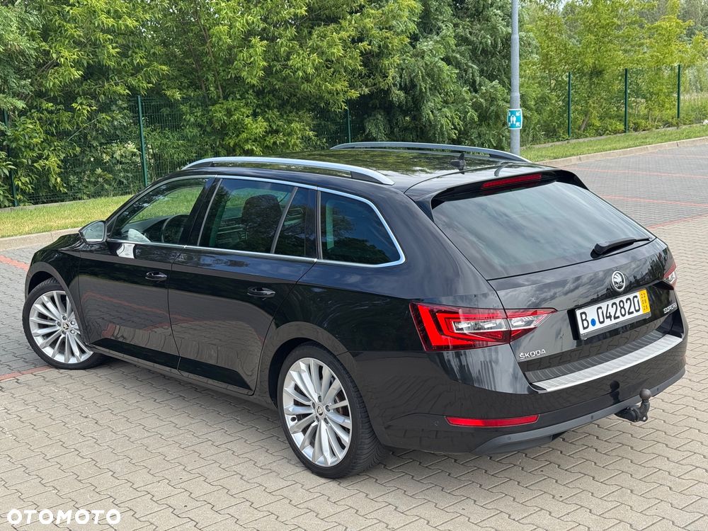 Skoda Superb 2.0 TDI DSG Premium Edition - 12