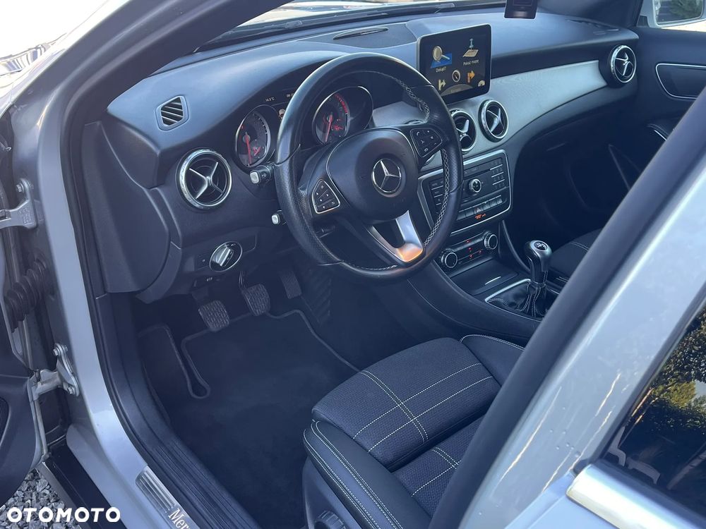 Mercedes-Benz GLA 180 - 12