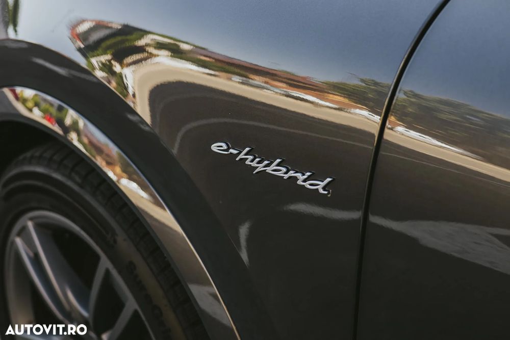 Porsche Cayenne Coupe E-Hybrid - 8