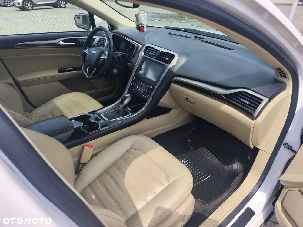 Ford Fusion - 13