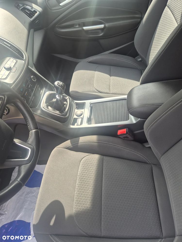 Ford Kuga 1.5 EcoBoost 2x4 Titanium - 16