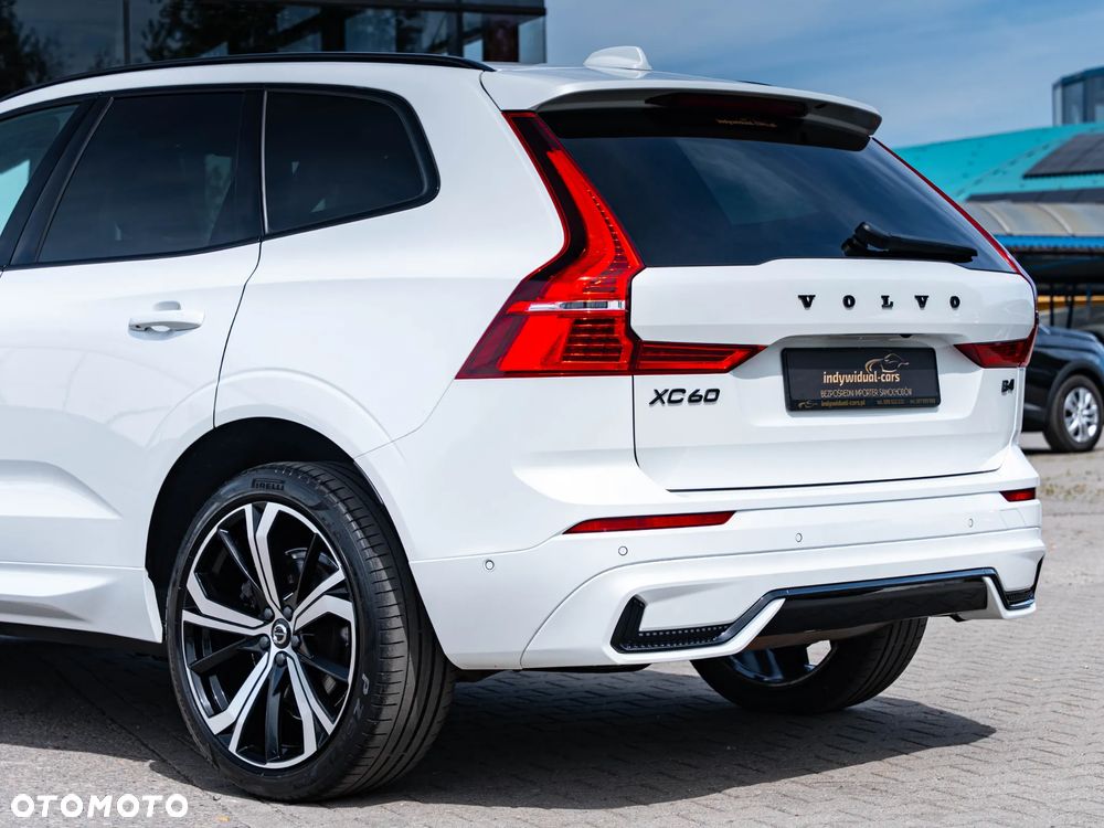 Volvo XC 60 B4 B Plus Dark - 12