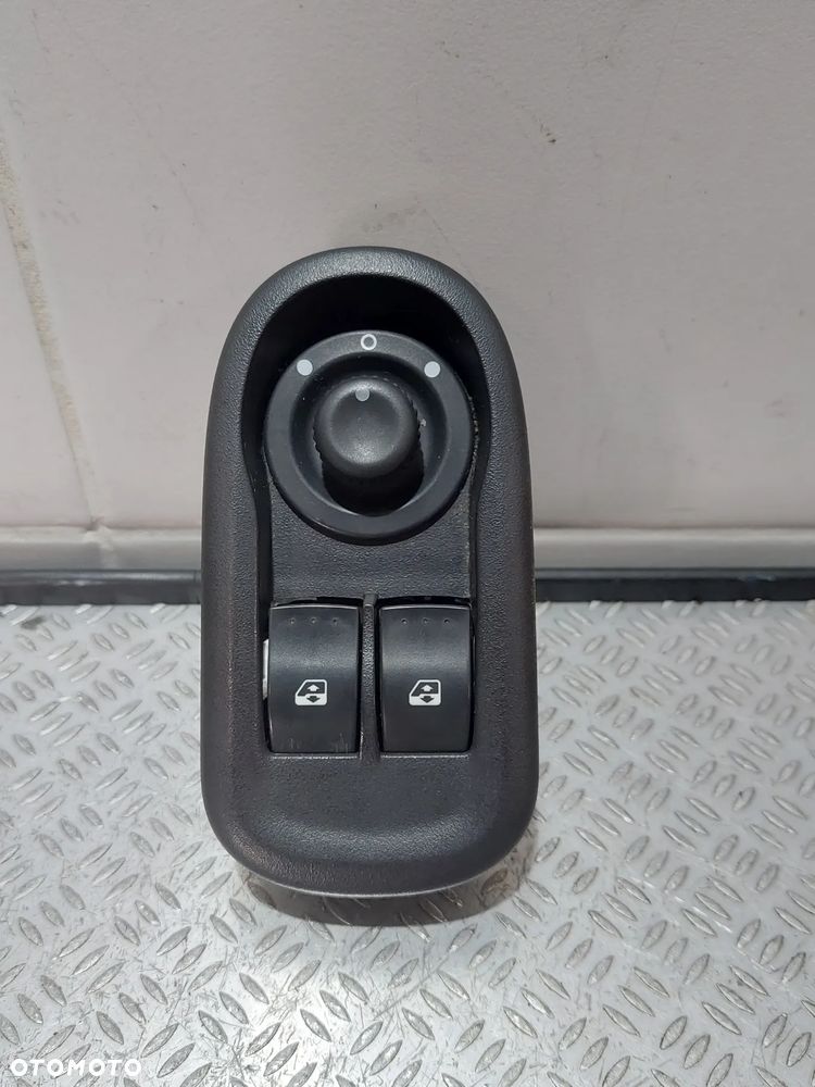 PRZEŁĄCZNIK SZYBY LEWY KIEROWCY RENAULT MASTER III 3 R2019 NR 8200637849 - 1
