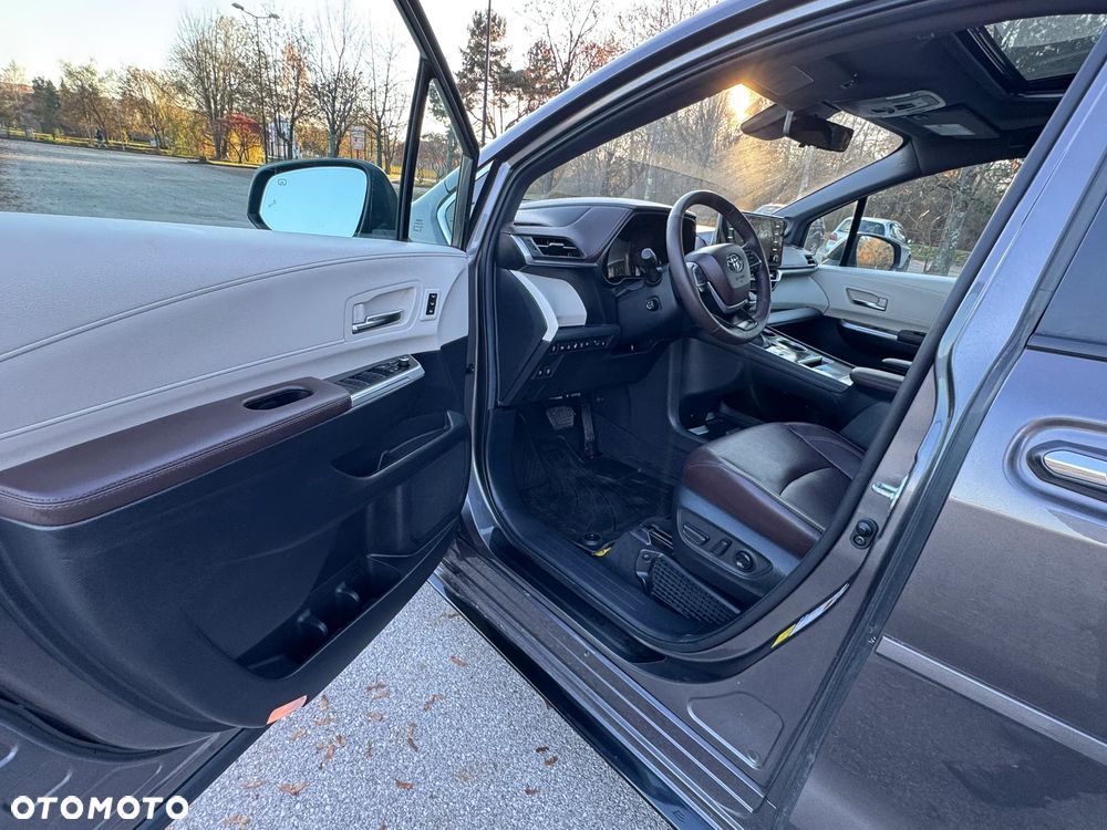 Toyota Sienna - 35
