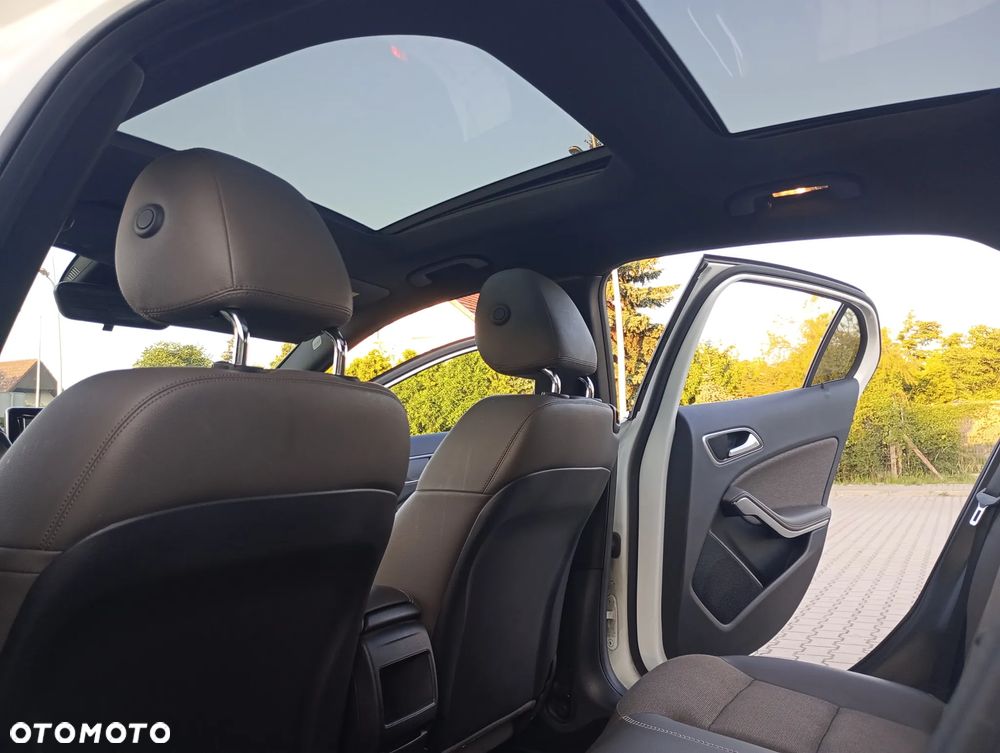 Mercedes-Benz GLA 200 UrbanStyle Edition - 15