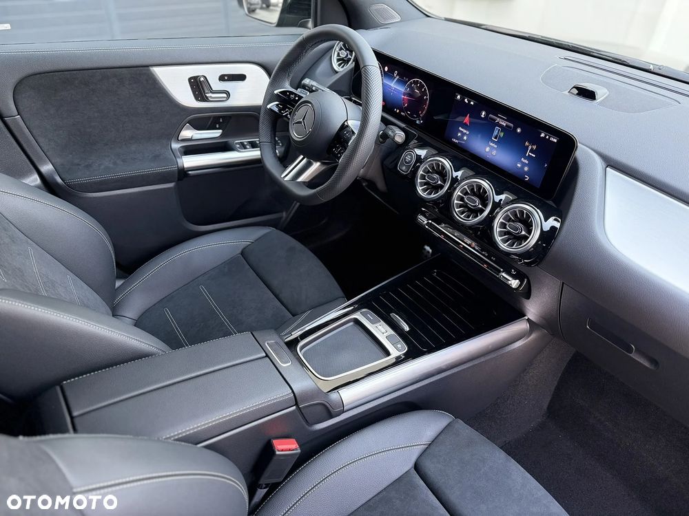 Mercedes-Benz GLA - 24