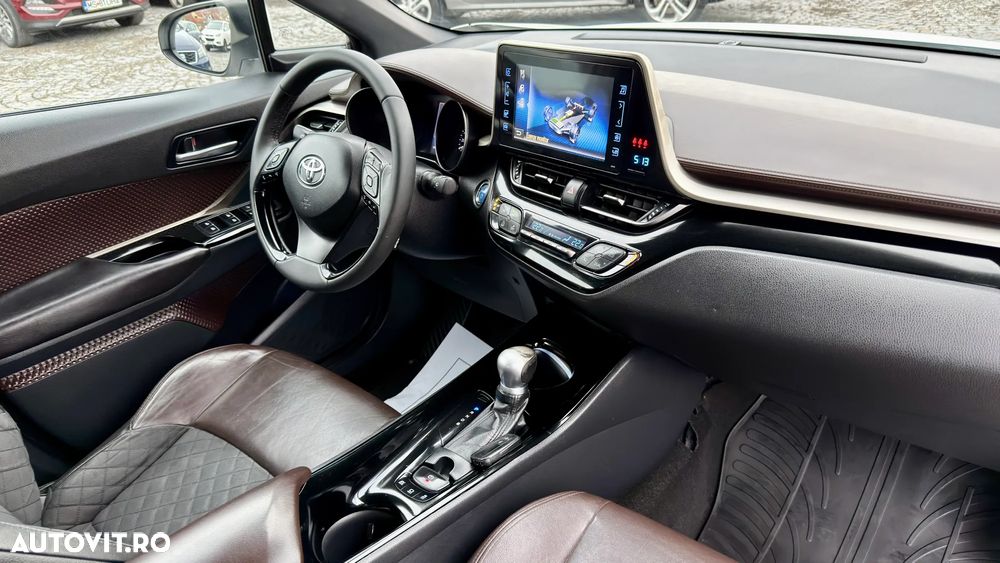 Toyota C-HR Hybrid Lounge - 6