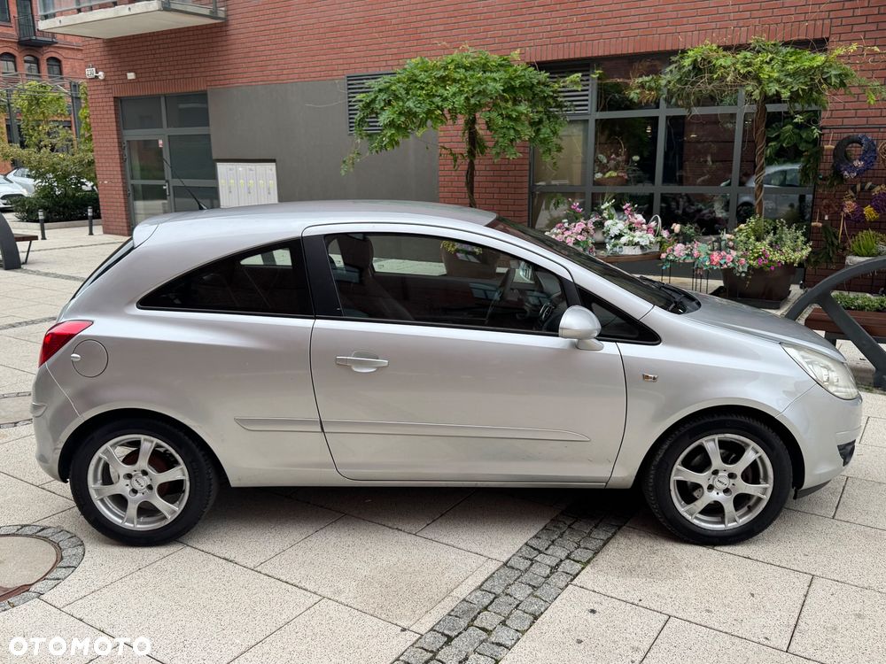 Opel Corsa 1.2 16V Cosmo - 2