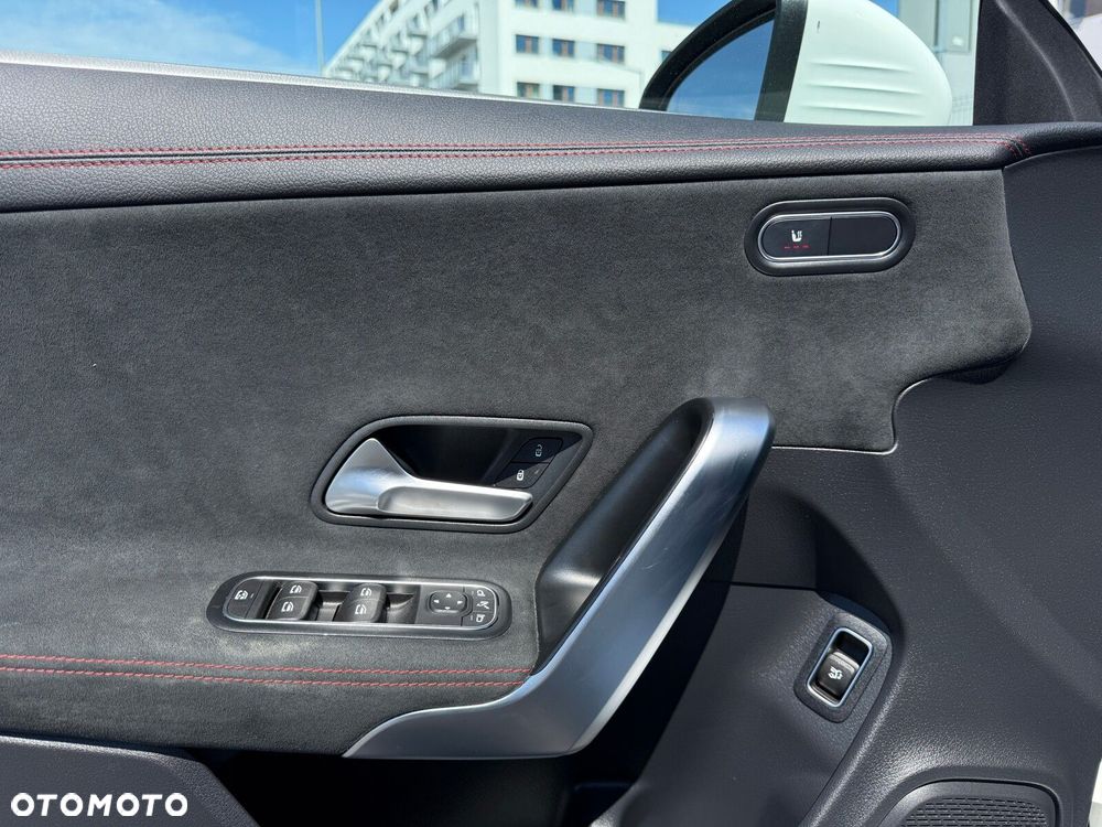 Mercedes-Benz CLA 180 AMG Line 7G-DCT - 14