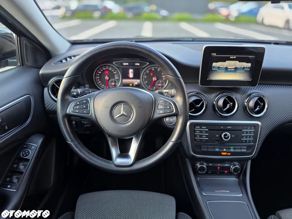 Mercedes-Benz GLA 180 7G-DCT Style - 33
