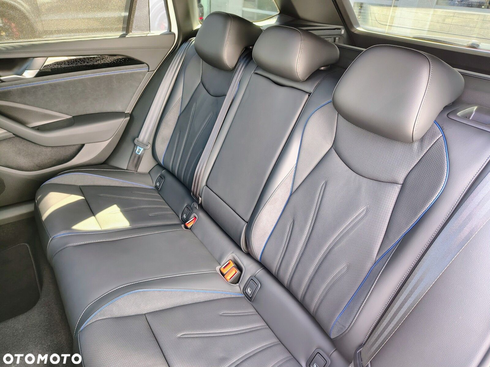 Volkswagen Passat - 25