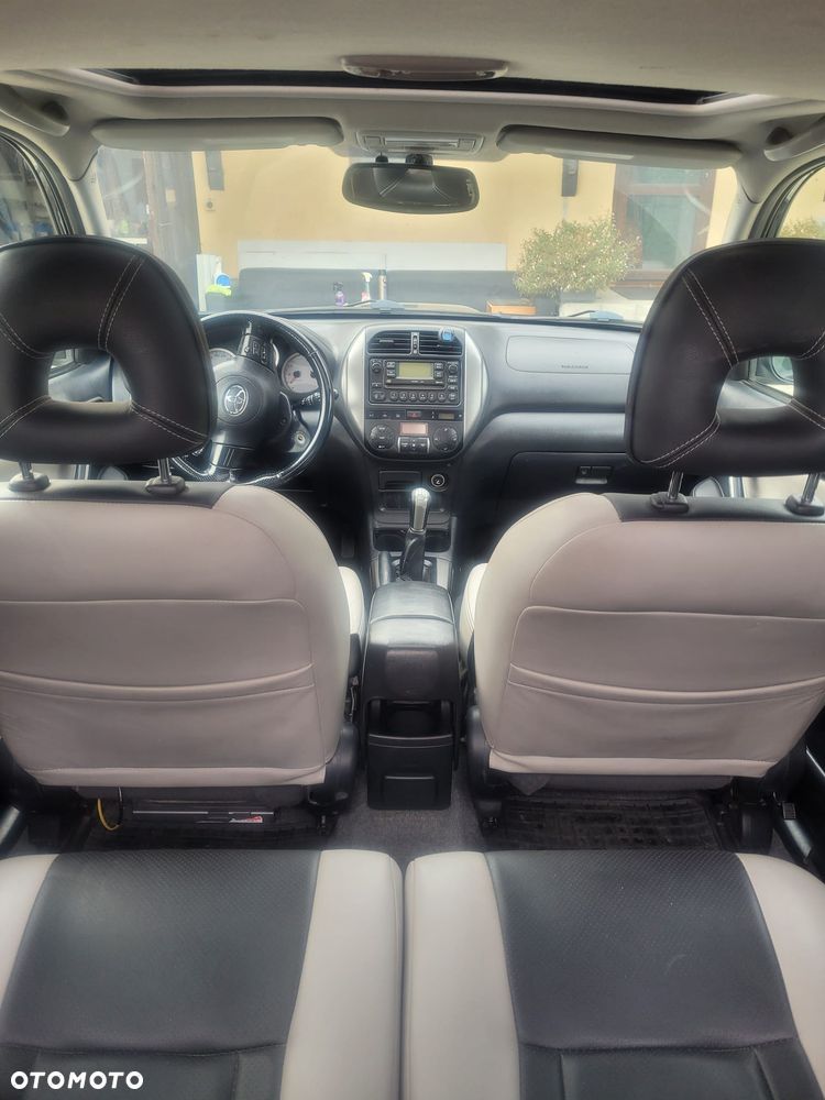 Toyota RAV4 - 11