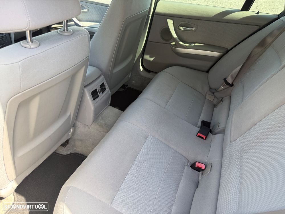 BMW 320 d DPF Blue Performance Edition Lifestyle - 13