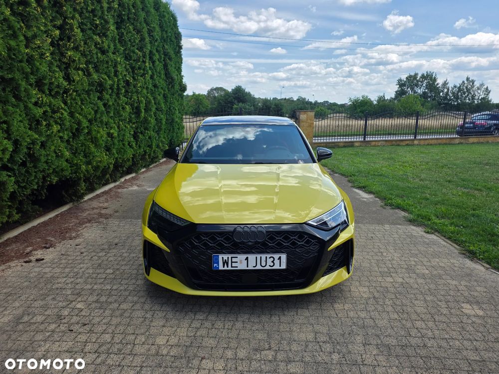 Audi RS3 Limousine - 1