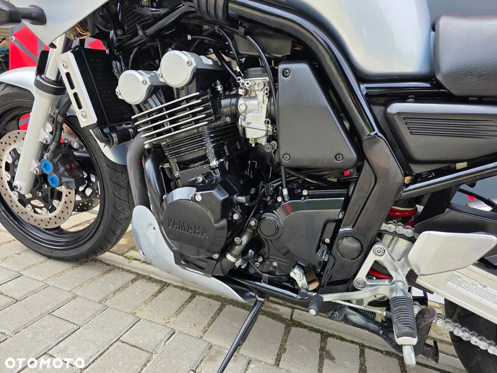 Yamaha FZS - 25