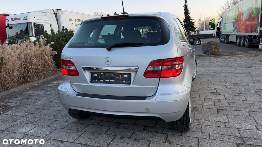 Mercedes-Benz Klasa B 180 BlueEFFICIENCY SPORT EDITION - 22