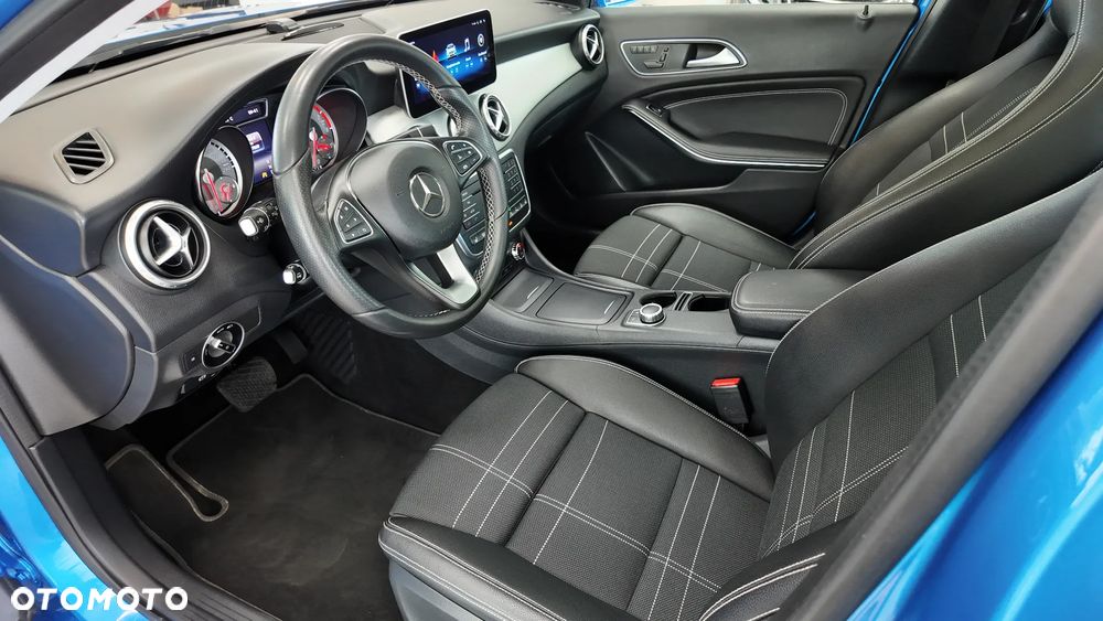 Mercedes-Benz GLA 250 4Matic 7G-DCT UrbanStyle Edition - 11