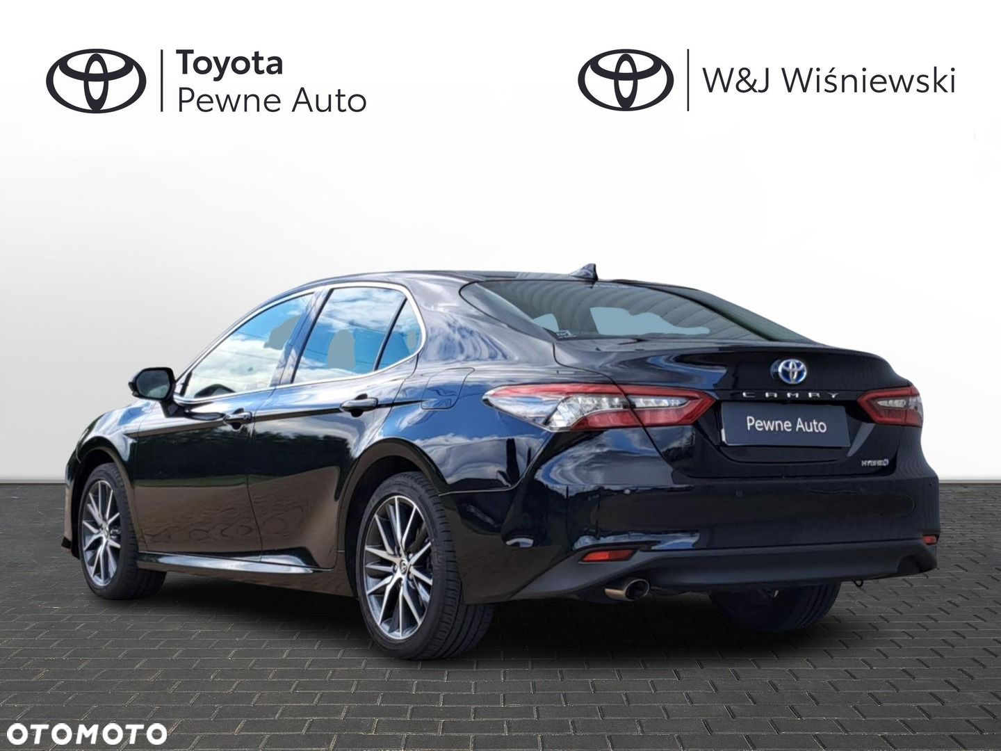 Toyota Camry - 4