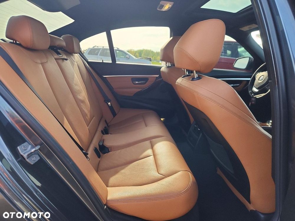 BMW Seria 3 330i xDrive Sport Line - 9