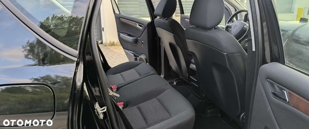 Mercedes-Benz Klasa A 180 Autotronic Avantgarde Special Edition - 36