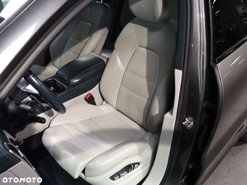 Porsche Cayenne Standard - 21