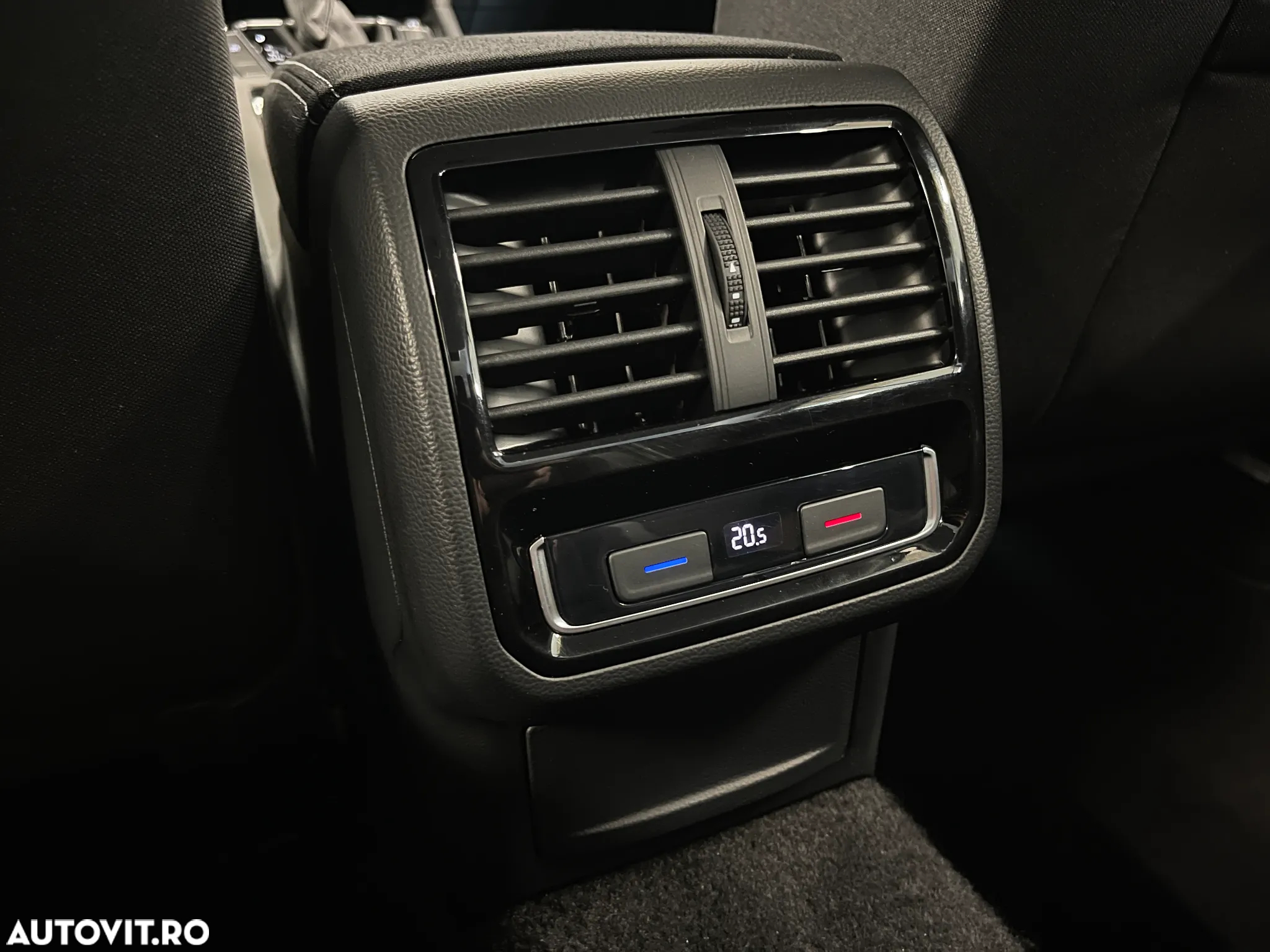 Volkswagen Passat 2.0 TDI DSG Comfortline - 24