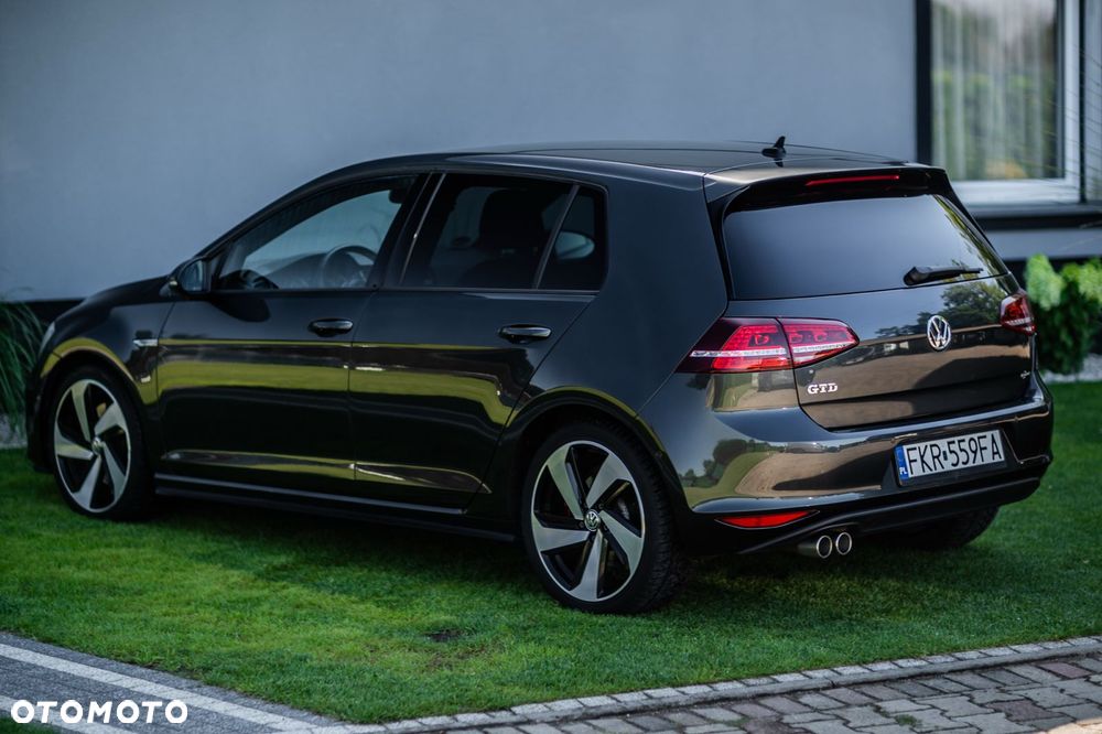 Volkswagen Golf - 33