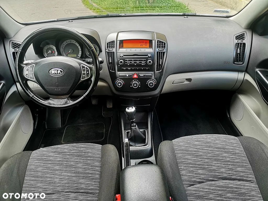 Kia Ceed - 8