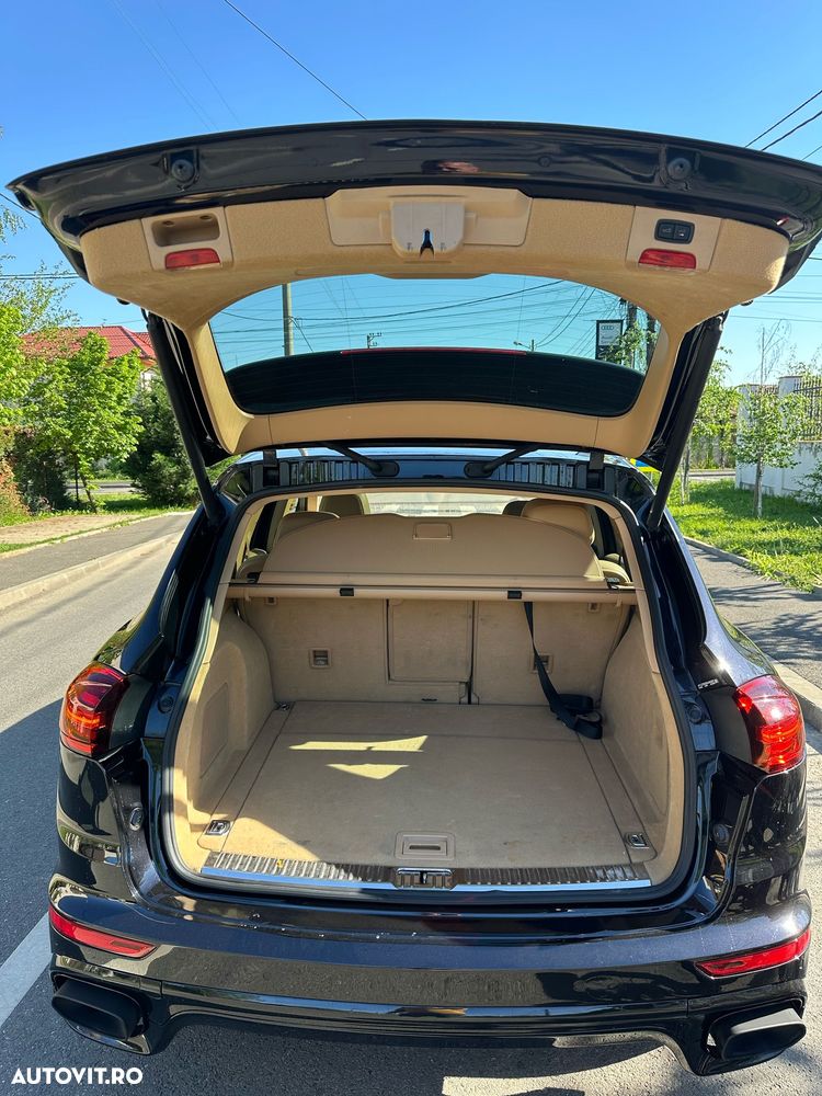 Porsche Cayenne 3.0 L - 8