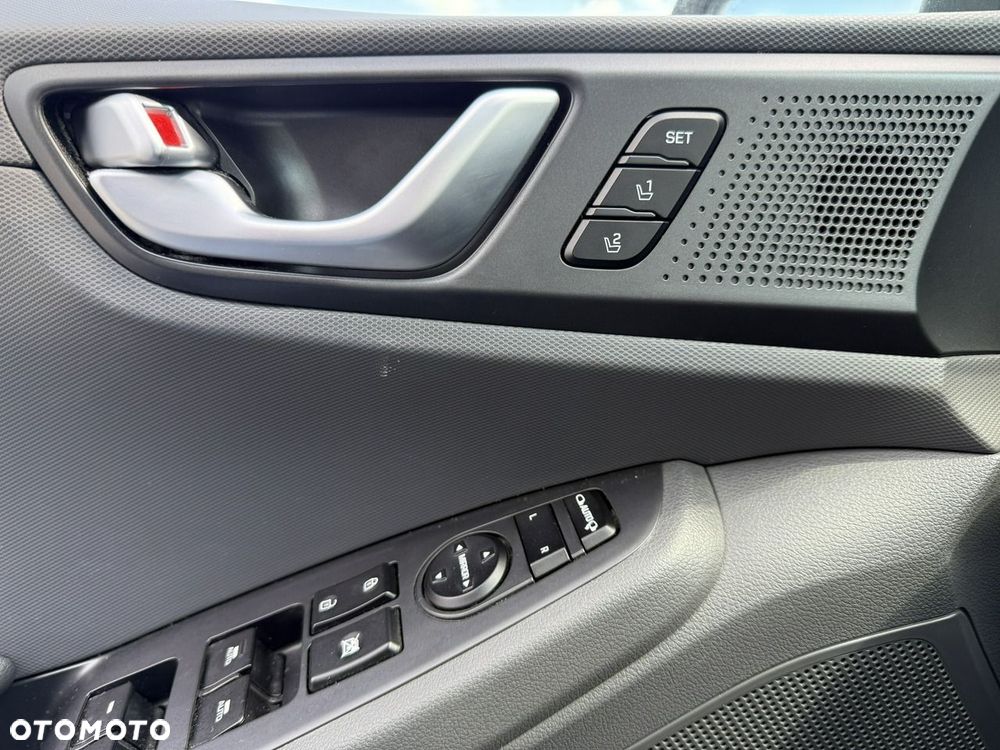Hyundai IONIQ - 10