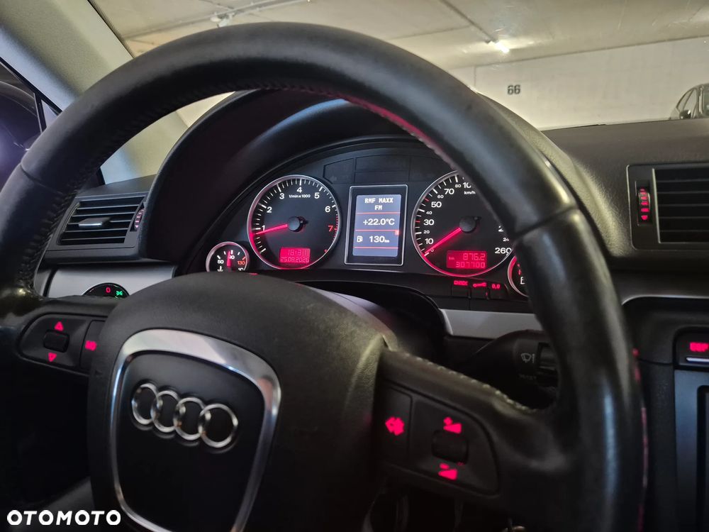 Audi A4 Limousine - 12