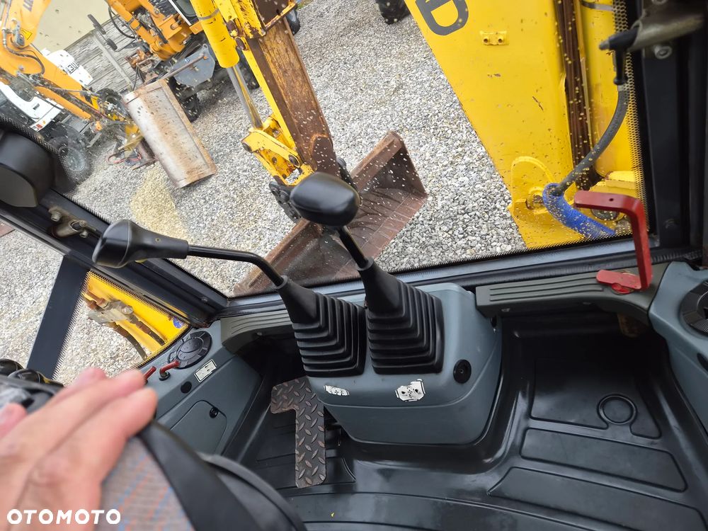 New Holland LB 115 - 14