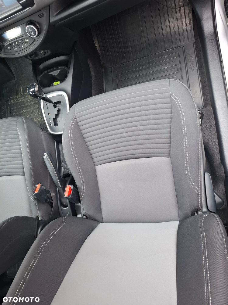 Toyota Yaris Hybrid 100 Premium - 14