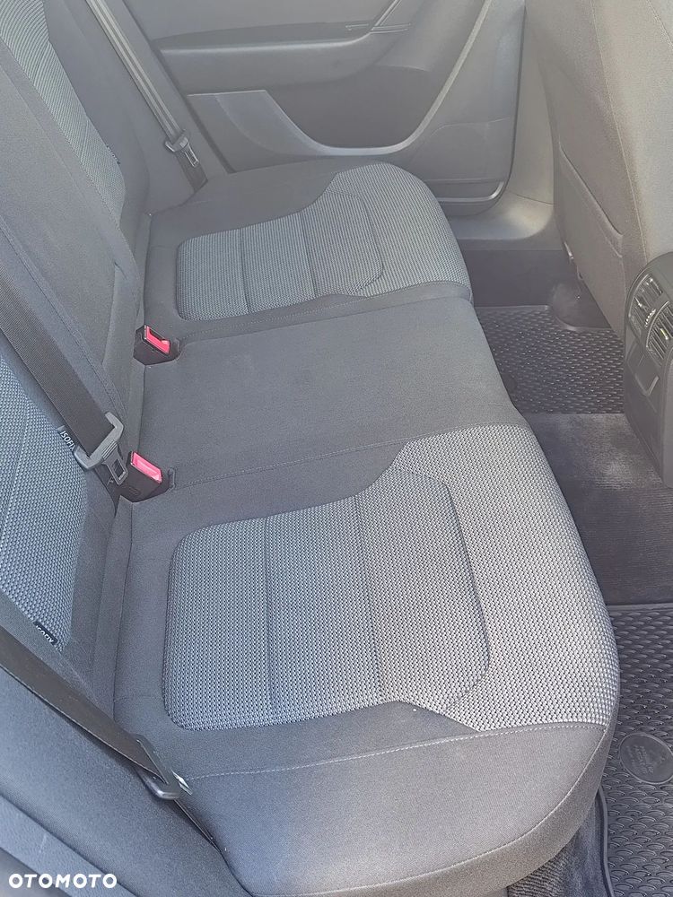 Volkswagen Passat - 22