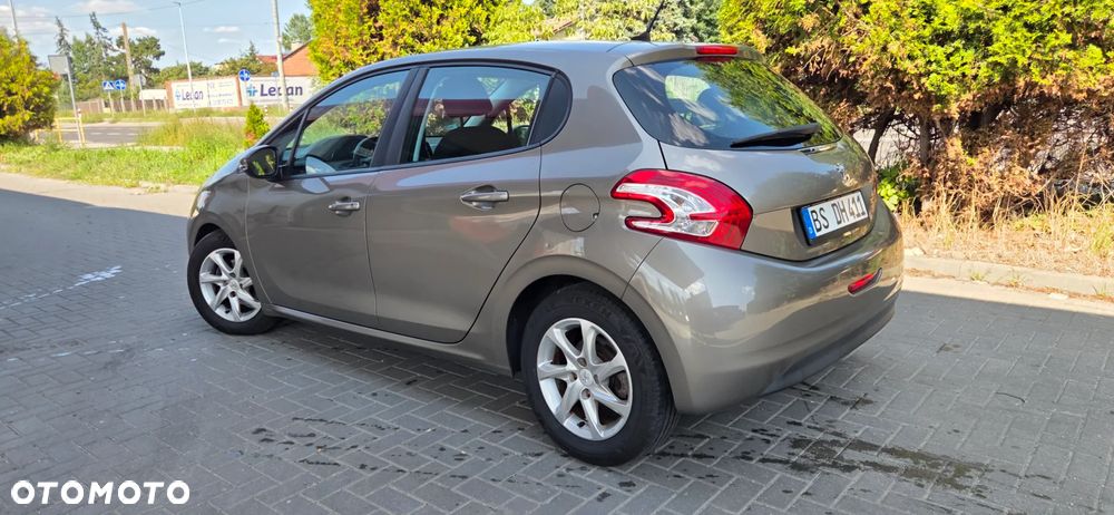 Peugeot 208 - 16