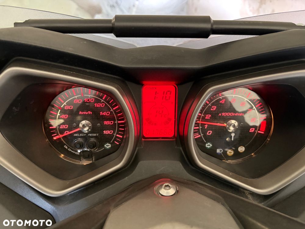 Yamaha X-max - 10