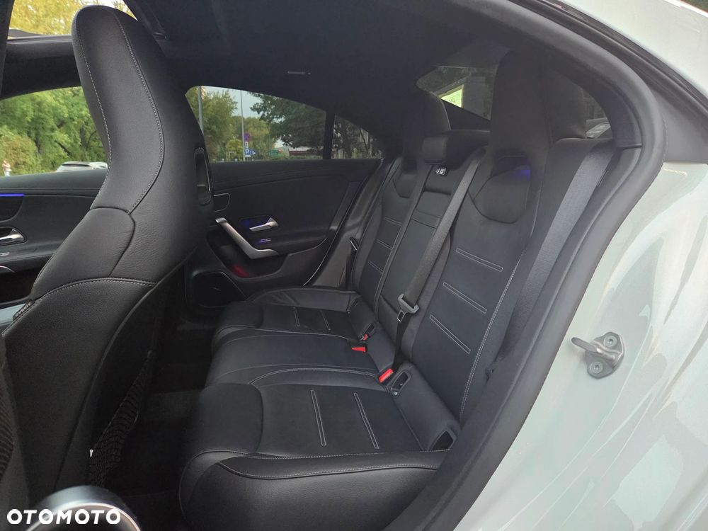 Mercedes-Benz CLA 220 4-Matic AMG Line 7G-DCT - 17