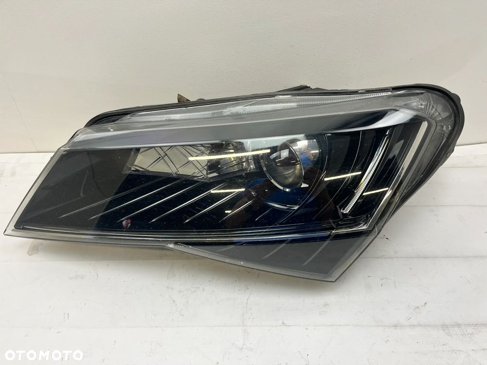 Reflektor przód przedni lewy lampa Bi-Xenon Skoda Superb III 3v1941015b - 1